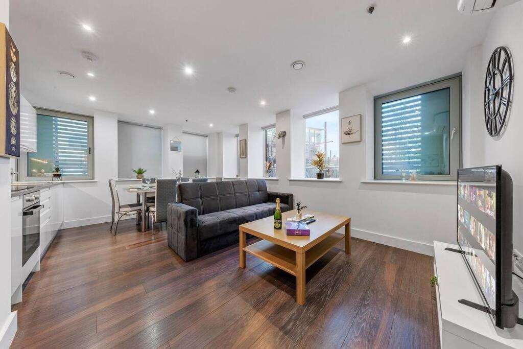 Sleep 7 20 Mins From London Waterloo Bp65 Apartment Bagian luar foto