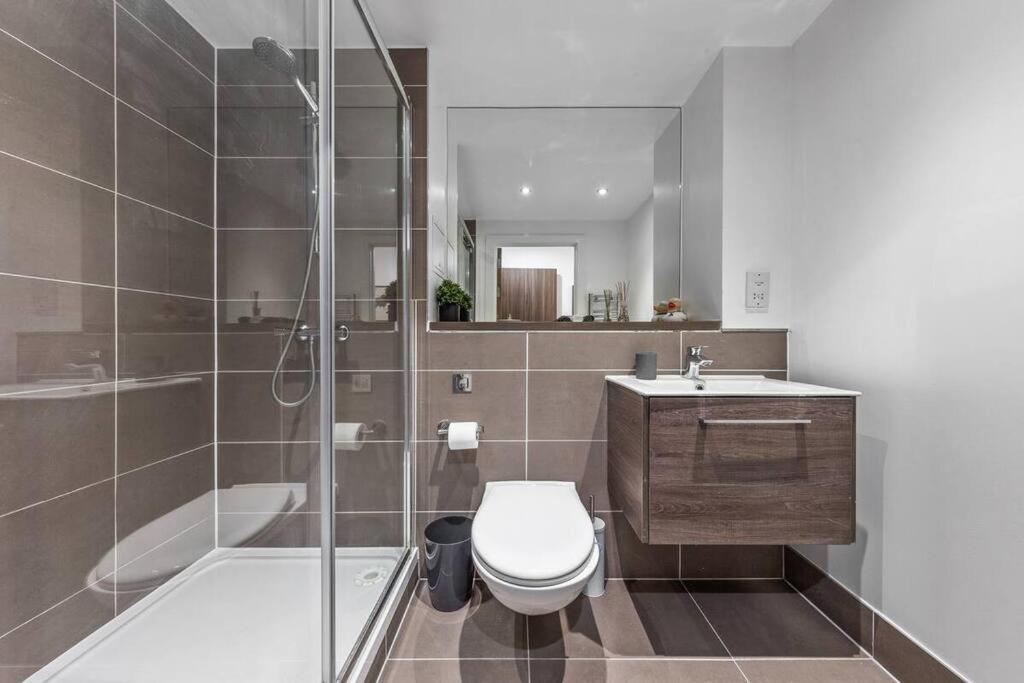 Sleep 7 20 Mins From London Waterloo Bp65 Apartment Bagian luar foto