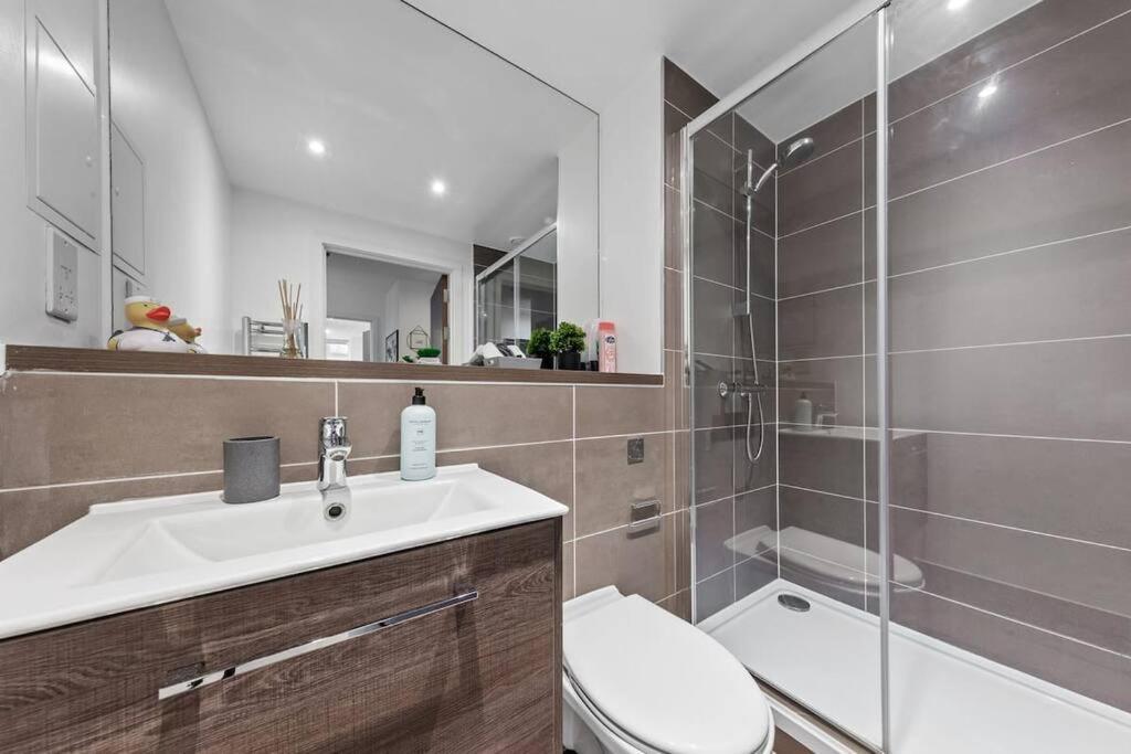 Sleep 7 20 Mins From London Waterloo Bp65 Apartment Bagian luar foto