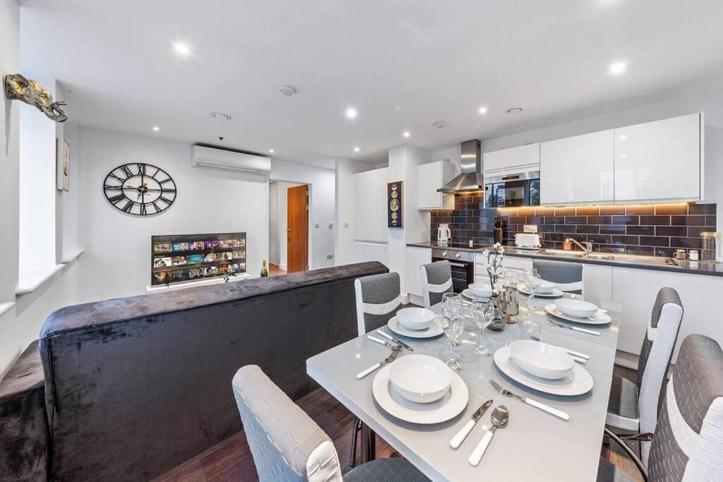 Sleep 7 20 Mins From London Waterloo Bp65 Apartment Bagian luar foto